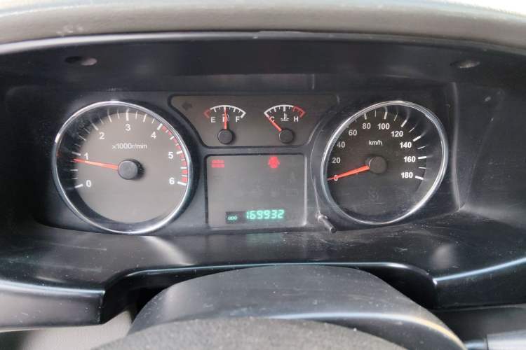 Used Isuzu Pickup 2015 2.8T Four-Wheel Drive 4JB1CT Instrument Cluster