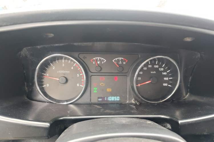 Used Isuzu Pickup 2015 2.8T Four-Wheel Drive 4JB1CT Instrument Cluster