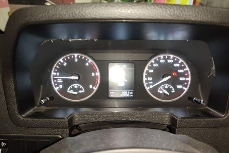 Used Isuzu Pickup 2015 3.0T Two-Wheel Drive 4KH1CT Instrument Cluster