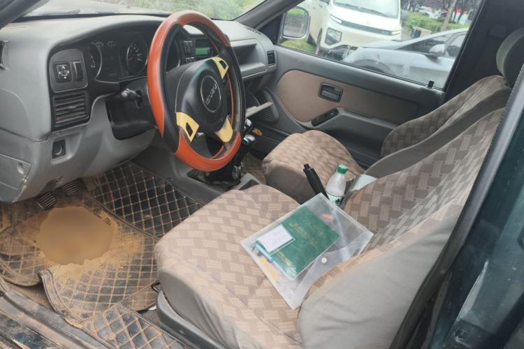Used Isuzu Pickup 2015 2.8T Four-Wheel Drive 4JB1CT Left Front Seat