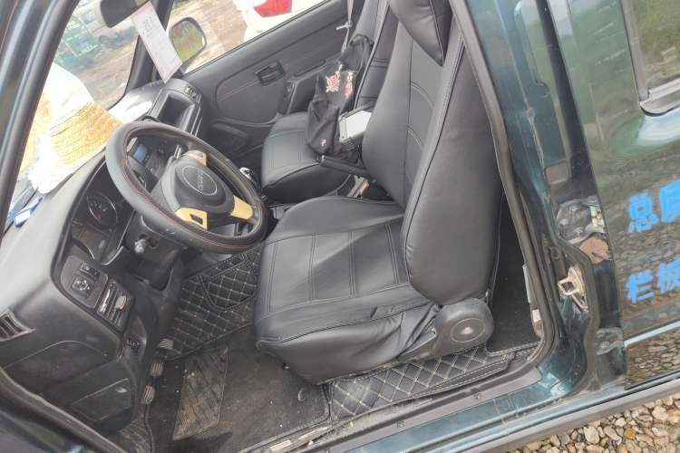 Used Isuzu Pickup 2015 2.8T Two-Wheel Drive 4JB1CT Left Front Seat