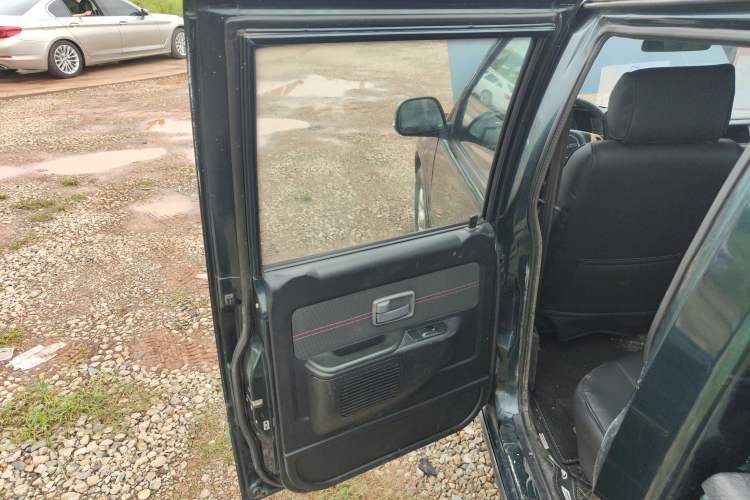 Used Isuzu Pickup 2015 2.8T Two-Wheel Drive 4JB1CT Left Rear Door Interior