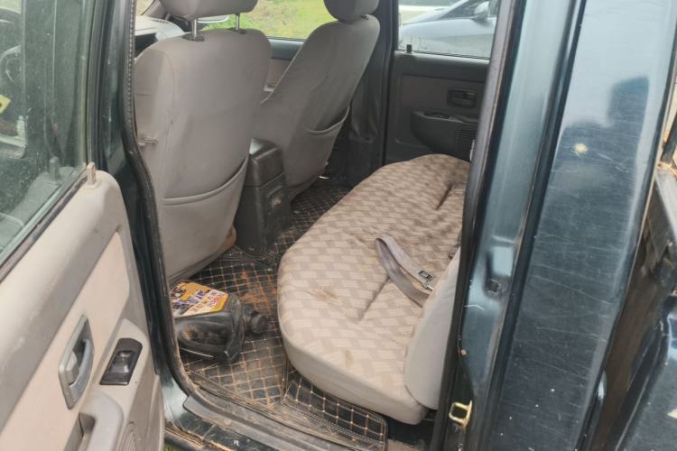 Used Isuzu Pickup 2015 2.8T Four-Wheel Drive 4JB1CT Left Rear Seat