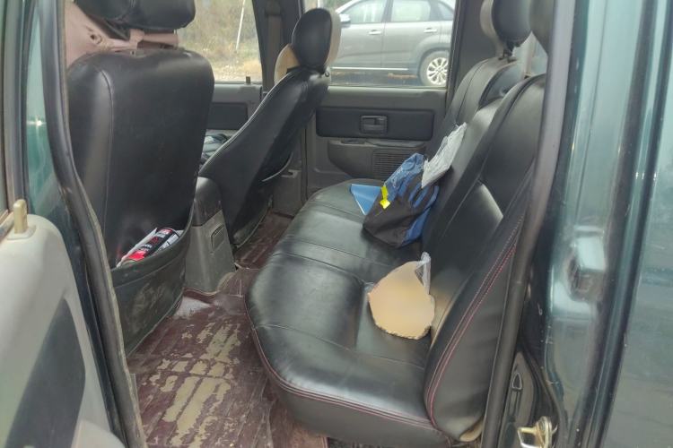 Used Isuzu Pickup 2015 2.8T Two-Wheel Drive 4JB1CT Left Rear Seat