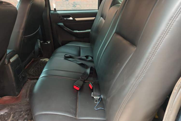 Used Isuzu Pickup 2015 3.0T Four-Wheel Drive 4KH1CT Left Rear Seat