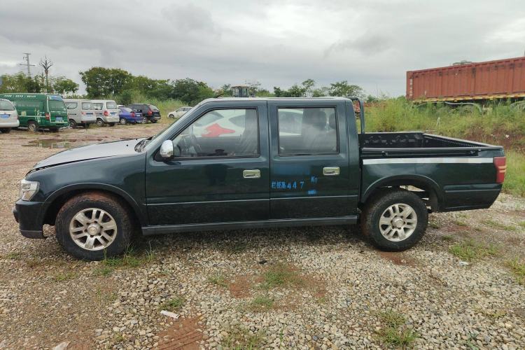 Used Isuzu Pickup 2015 2.8T Two-Wheel Drive 4JB1CT Left Side