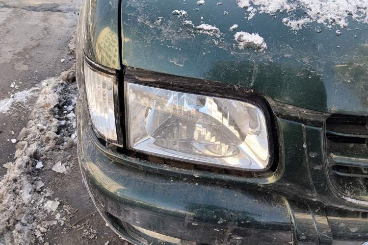 Used Isuzu Pickup 2015 2.8T Four-Wheel Drive 4JB1CT Right Front Headlight