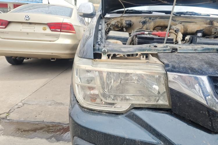 Used Isuzu Pickup 2015 2.8T Four-Wheel Drive 4JB1CT Right Front Headlight