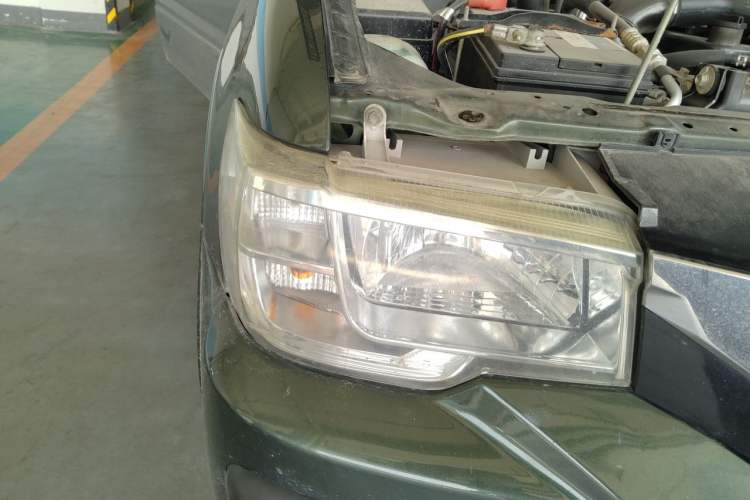 Used Isuzu Pickup 2015 2.8T Four-Wheel Drive 4JB1CT Right Front Headlight