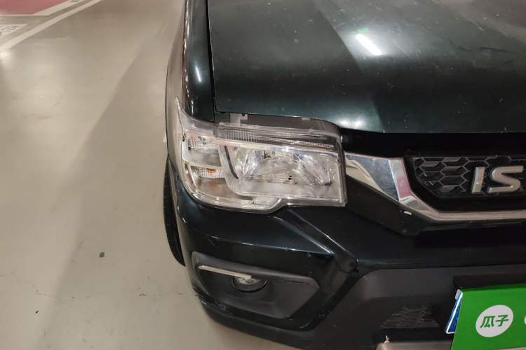 Used Isuzu Pickup 2015 3.0T Two-Wheel Drive 4KH1CT Right Front Headlight