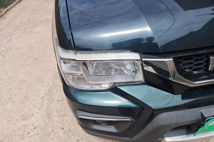 Used Isuzu Pickup 2015 3.0T Four-Wheel Drive 4KH1CT Right Front Headlight