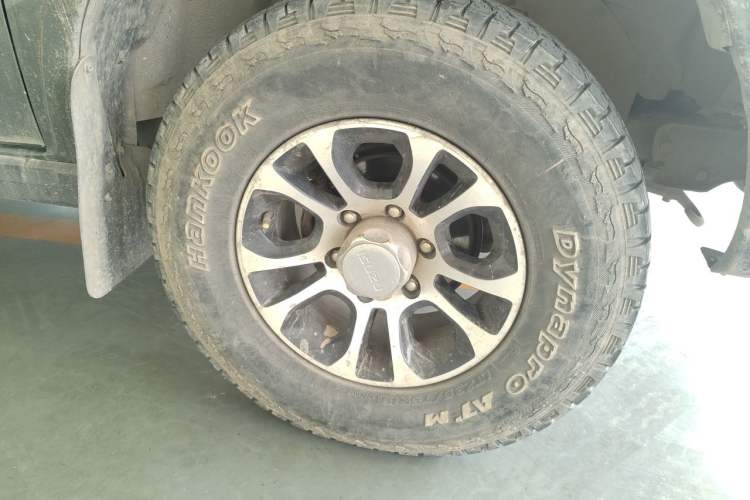 Used Isuzu Pickup 2015 2.8T Four-Wheel Drive 4JB1CT Right Front Wheel Hub