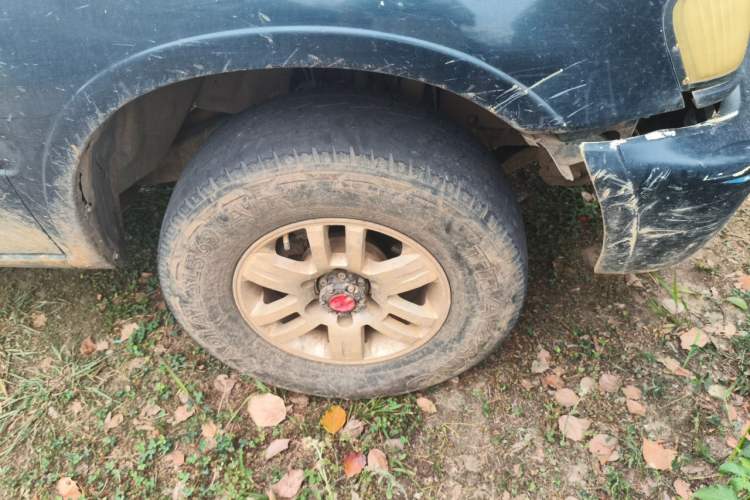 Used Isuzu Pickup 2015 2.8T Four-Wheel Drive 4JB1CT Right Front Wheel Hub