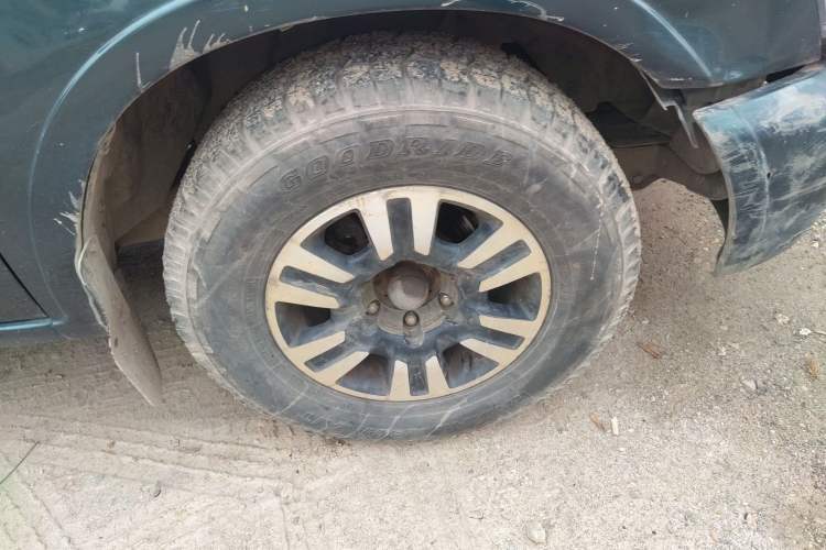 Used Isuzu Pickup 2015 2.8T Two-Wheel Drive 4JB1CT Right Front Wheel Hub