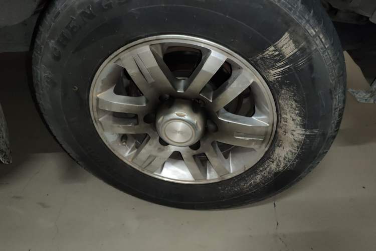 Used Isuzu Pickup 2015 3.0T Two-Wheel Drive 4KH1CT Right Front Wheel Hub