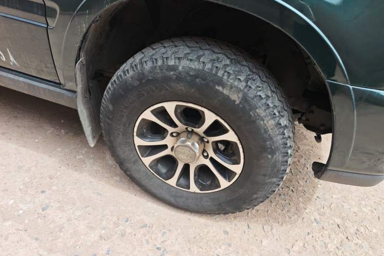 Used Isuzu Pickup 2015 3.0T Four-Wheel Drive 4KH1CT Right Front Wheel Hub