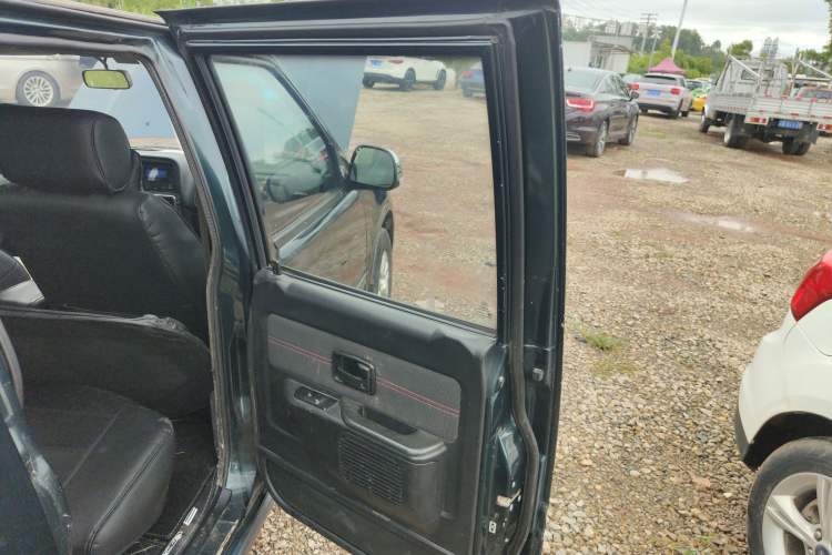 Used Isuzu Pickup 2015 2.8T Two-Wheel Drive 4JB1CT Right Rear Door Interior