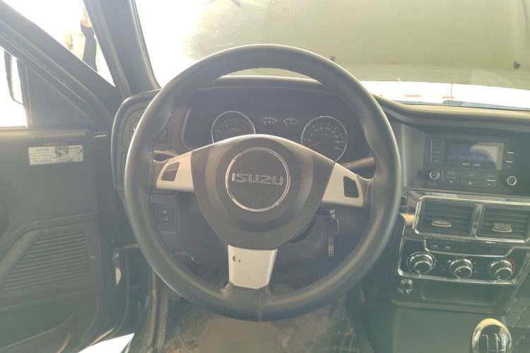 Used Isuzu Pickup 2015 2.8T Four-Wheel Drive 4JB1CT Steering Wheel
