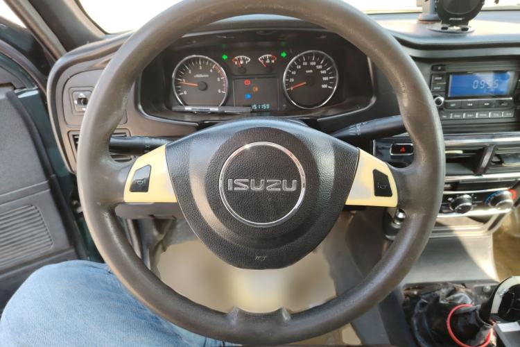 Used Isuzu Pickup 2015 2.8T Two-Wheel Drive 4JB1CT Steering Wheel