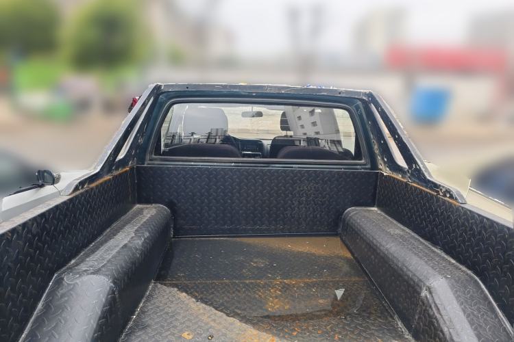 Used Isuzu Pickup 2015 2.8T Four-Wheel Drive 4JB1CT Trunk