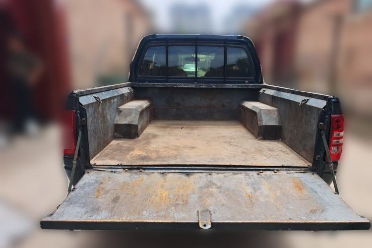 Used Isuzu Pickup 2015 3.0T Four-Wheel Drive 4KH1CT Trunk