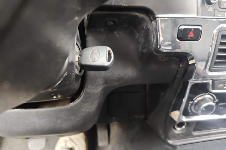 Used Isuzu Pickup 2015 2.8T Four-Wheel Drive 4JB1CT Vehicle Key