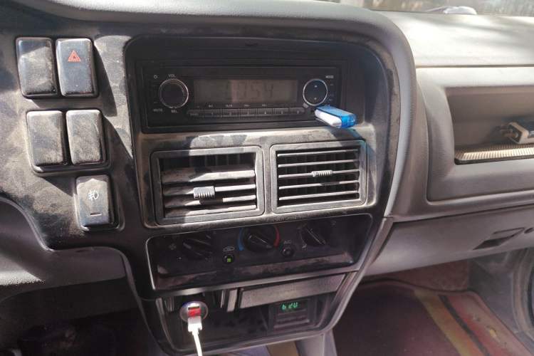 Used Isuzu Pickup  Audio And AC Panel