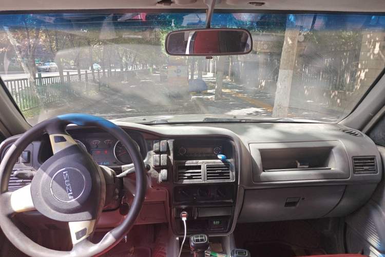 Used Isuzu Pickup  Center Console