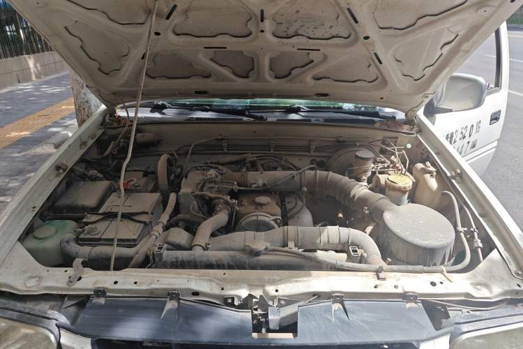 Used Isuzu Pickup  Engine Bay