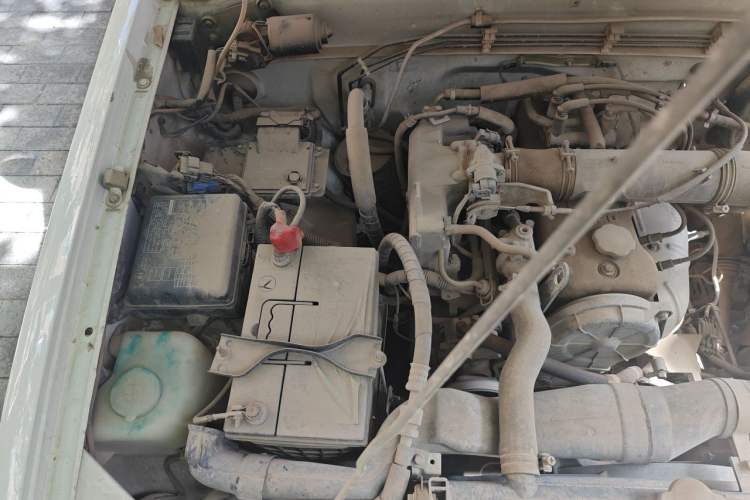 Used Isuzu Pickup  Engine Bay Right