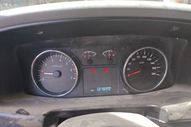 Used Isuzu Pickup  Instrument Cluster