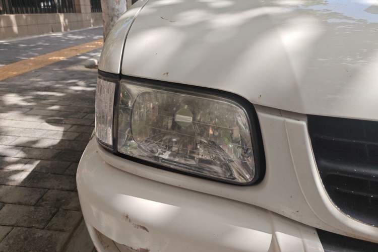 Used Isuzu Pickup  Right Front Headlight