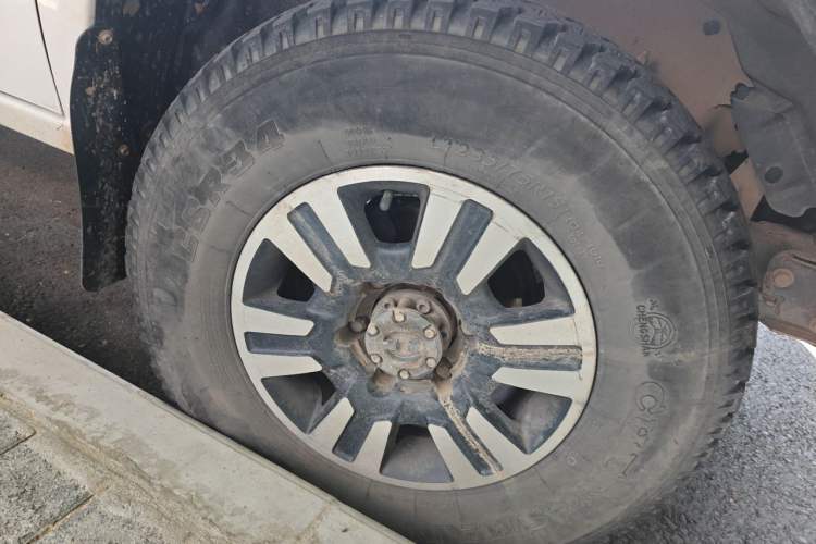 Used Isuzu Pickup  Right Front Wheel Hub