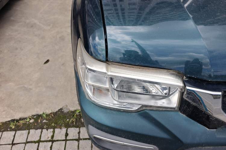 Used Isuzu Qingling T17  Right Front Headlight