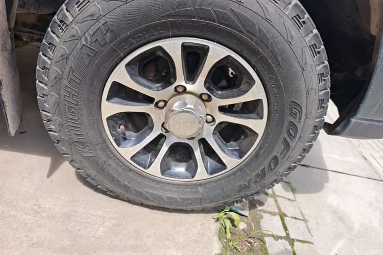 Used Isuzu Qingling T17  Right Front Wheel Hub