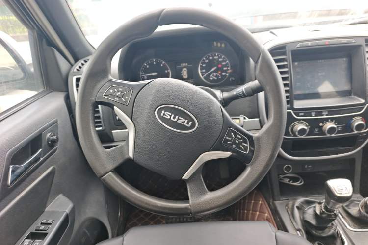 Used Isuzu Qingling T17  Steering Wheel