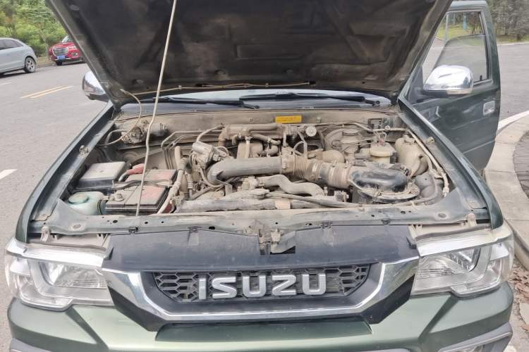 Used Isuzu Qingling T17  Engine Bay