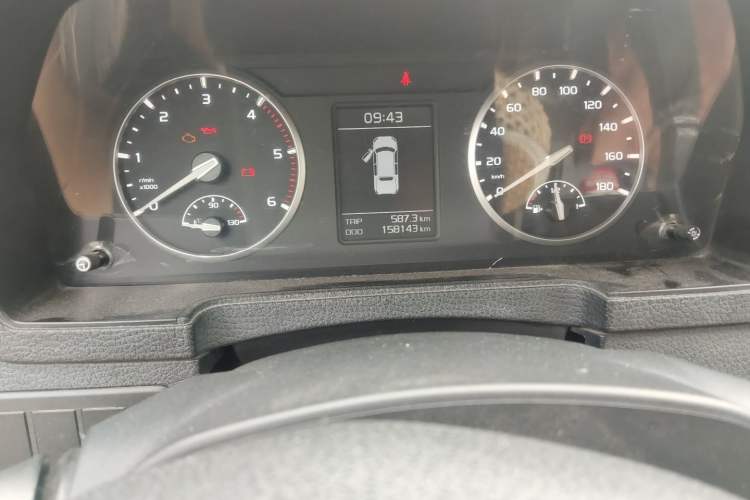 Used Isuzu Qingling T17  Odometer Close Up