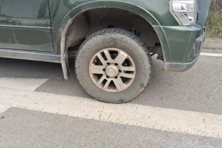 Used Isuzu Qingling T17  Right Front Wheel Hub