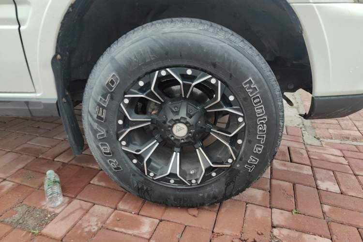 Used Isuzu Qingling T17  Right Front Wheel Hub