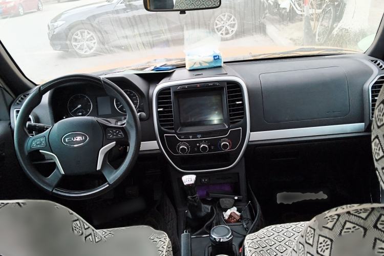 Used Isuzu Qingling T17 2021 3.0T Diesel Two-Wheel Drive Crew Cab with Extended Wheelbase Model 4KH1CT6H1 Interior 2