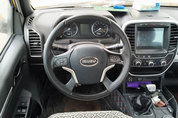 Used Isuzu Qingling T17 2021 3.0T Diesel Two-Wheel Drive Crew Cab with Extended Wheelbase Model 4KH1CT6H1 Steering Wheel