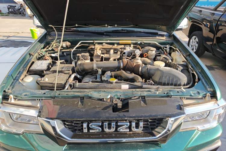 Used Isuzu Qingling T17 2023 3.0T Diesel 4x4 Crew Cab with Standard Wheelbase 4KH1CT6H1 Engine Bay