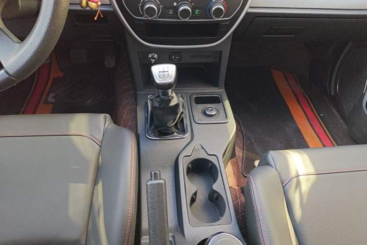 Used Isuzu Qingling T17 2023 3.0T Diesel 4x4 Crew Cab with Standard Wheelbase 4KH1CT6H1 Gear Lever