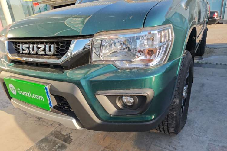 Used Isuzu Qingling T17 2023 3.0T Diesel 4x4 Crew Cab with Standard Wheelbase 4KH1CT6H1 Left Front Headlight