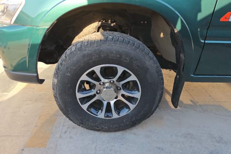 Used Isuzu Qingling T17 2023 3.0T Diesel 4x4 Crew Cab with Standard Wheelbase 4KH1CT6H1 Left Front Wheel Hub