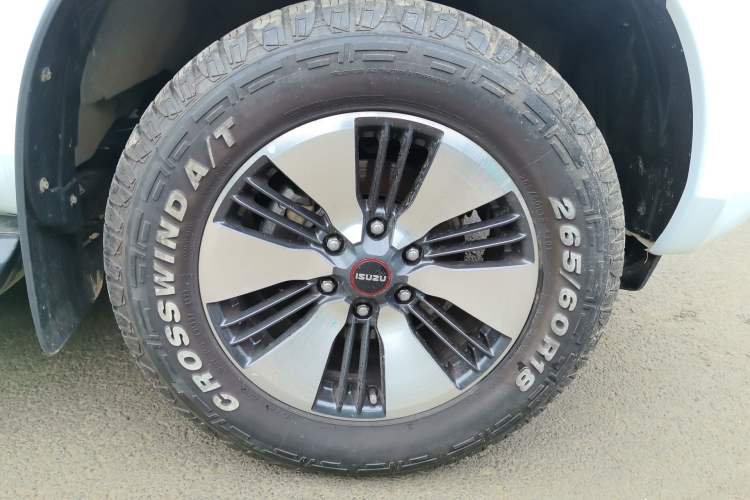 Used Isuzu Qingling T30  Right Front Wheel Hub