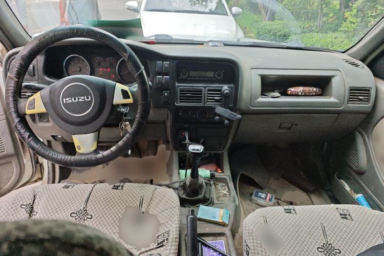 Used Isuzu Rodeo  Center Console