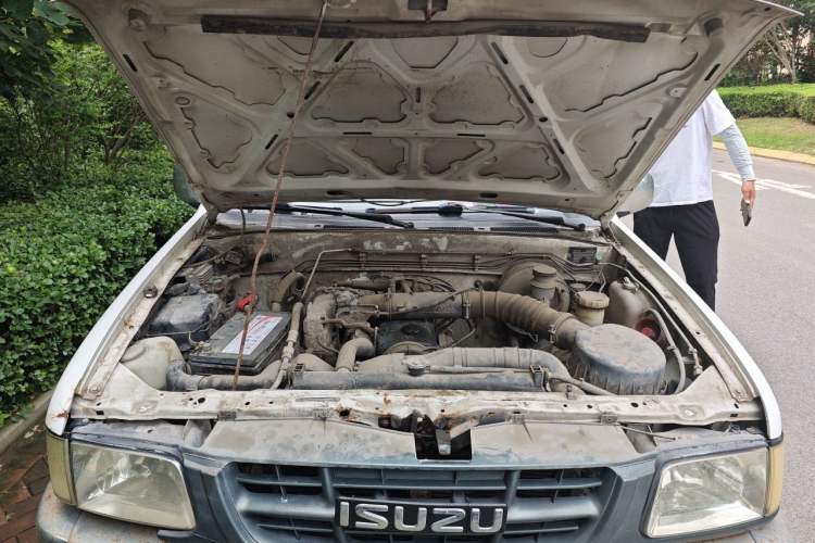 Used Isuzu Rodeo  Engine Bay
