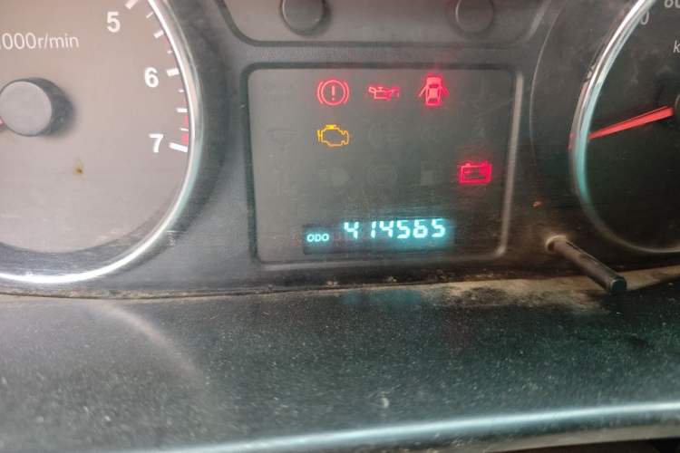 Used Isuzu Rodeo  Odometer Close Up